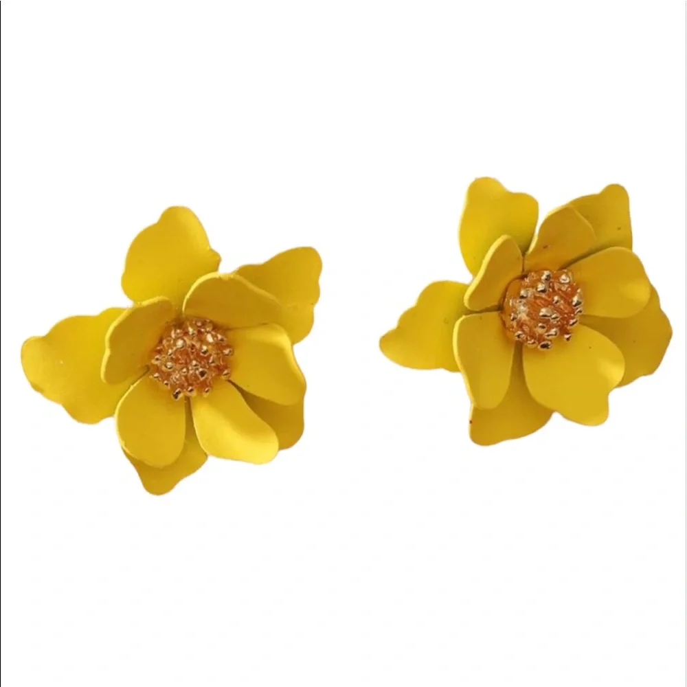 •Yellow Flower Design Stud Earrings• - Picture 2 of 3